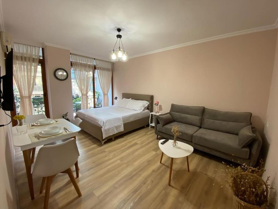 Mimosa'S Apartment With Lovely Balcony Tiranë Luaran gambar
